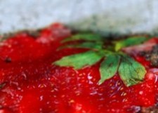 Spinach vs Strawberry